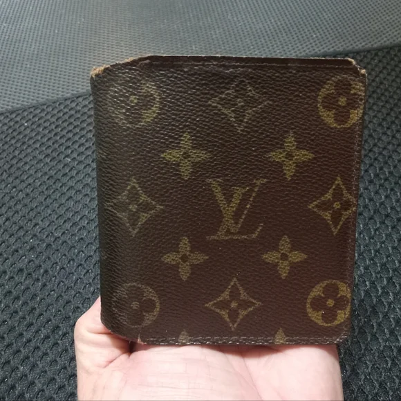 Louis Vuitton - Picture 2 of 14